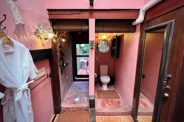 Honeymoon Suite