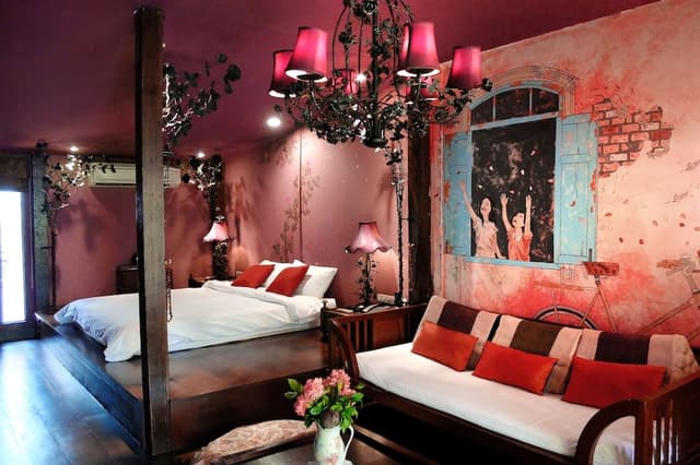 Honeymoon Suite