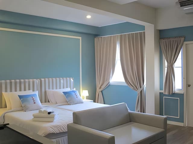 Deluxe Twin Bed