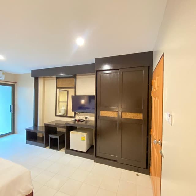 Standard - 1 Queen Bed with Balcony