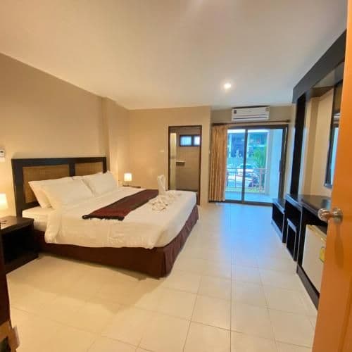 Standard - 1 Queen Bed with Balcony