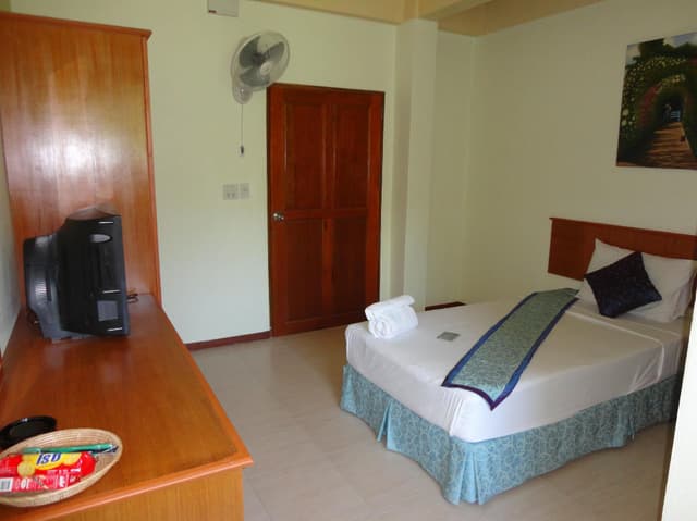 Single Fan Room
