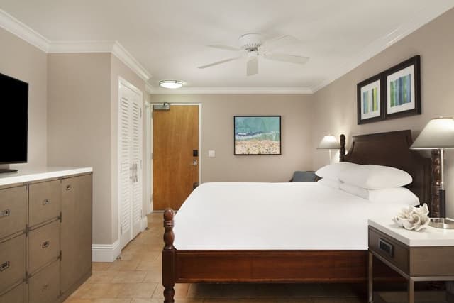 Room, 1 King Bed (Lanai)