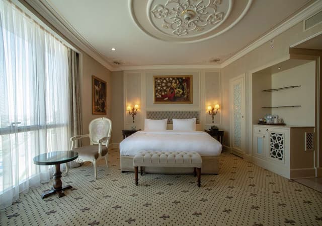 KING GUEST ROOM