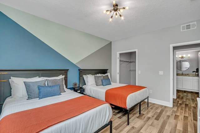 2 Bedroom Vacation Condo (2011)