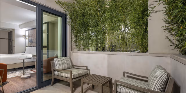 QUEEN GUEST ROOM WITH TERRACE
