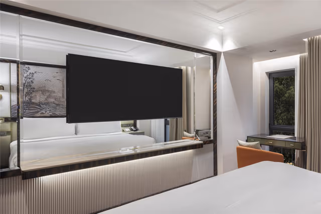 KING GUEST ROOM
