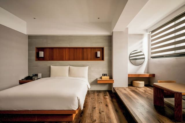 Deluxe Double Room - With Bathtub