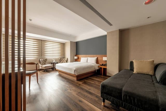 Deluxe Double Room - With Bathtub