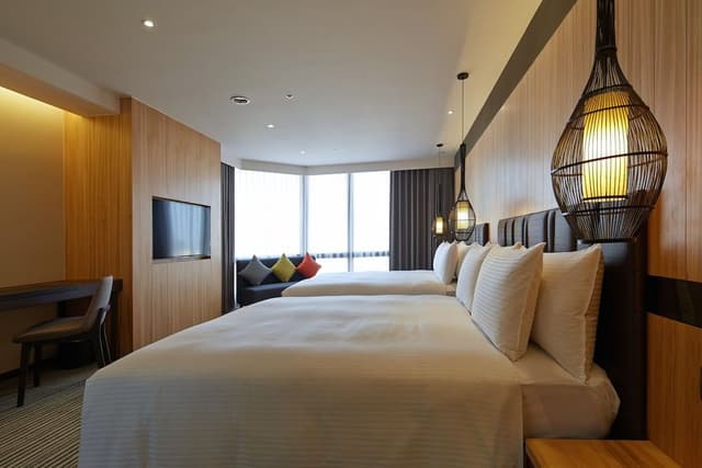 Family Quadruple Room, 2 Queen Beds, Bathtub