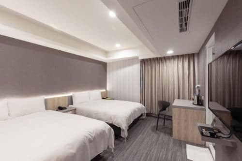 Quad Room