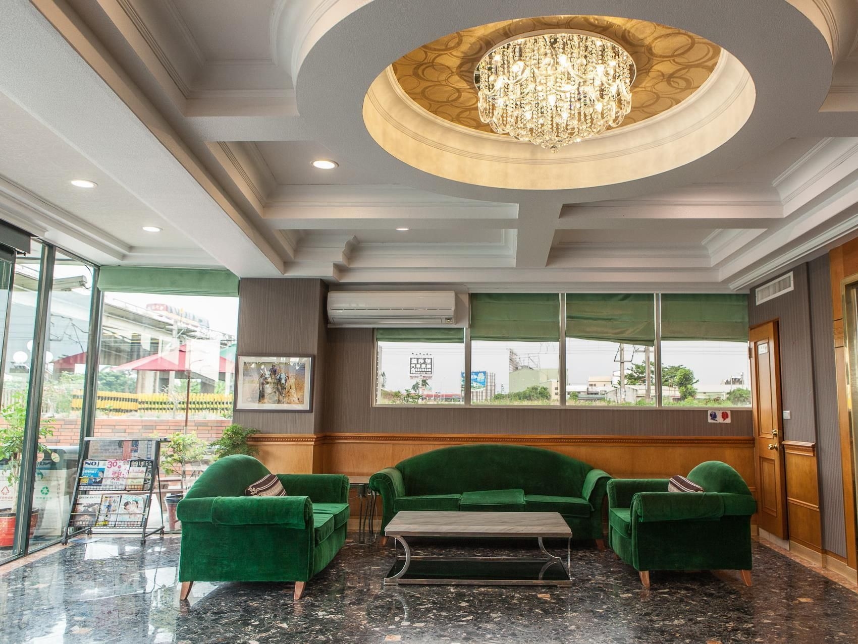 โรงแรมยูโรเปียน คาสเซิล (European Castle Hotel)1