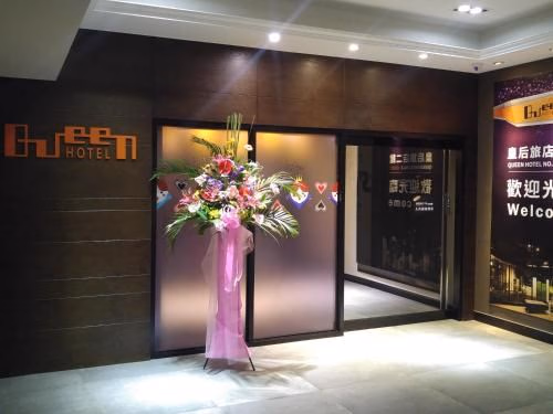 Queen Hotel II3