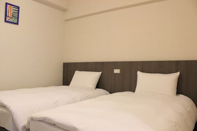 Twin Room, No Windows (無早餐)