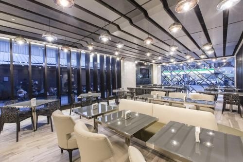 เดอะ คลาวด์ โฮเทล (The Cloud Hotel)0