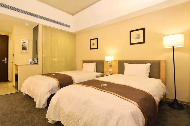 Cozy Twin Room
