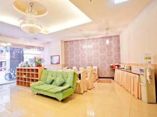 กรีน พาร์ค คอมเมอร์เชียล โฮเต็ล (Green Park Commercial Hotel)0