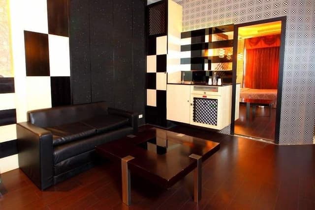 Business Room (No Garage)
