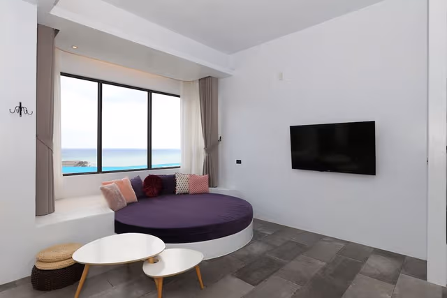 Deluxe suite,balcony,Hot tub,ocean View