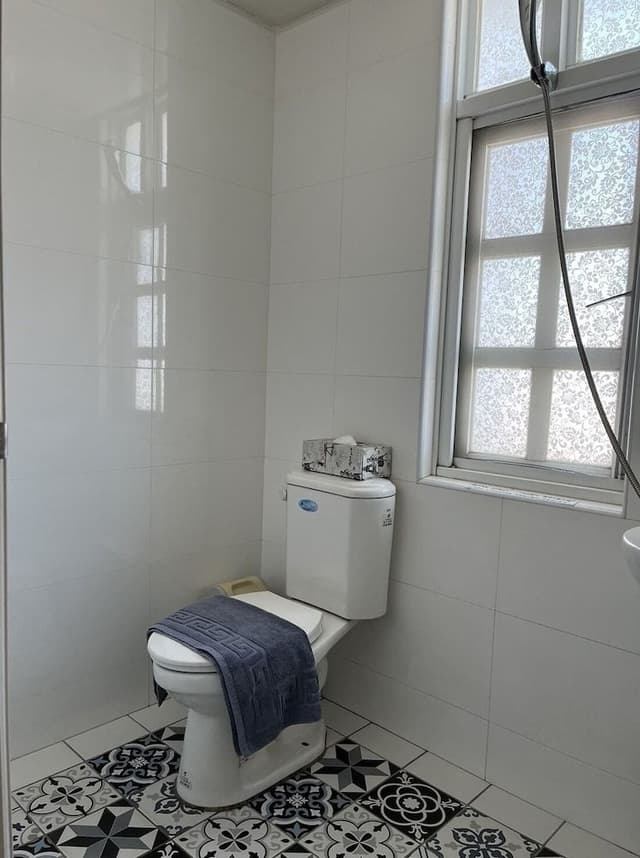 Economy Room 5, shared bathroom