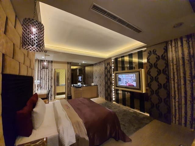 Economy Double Room (No private parking check-in after 9PM)