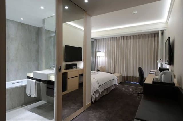 Deluxe Double Room, 1 King Bed, Bathtub