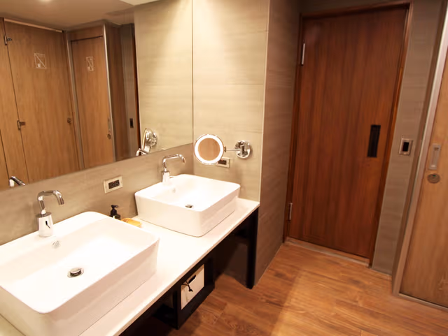 Quadruple with Shared Bathroom