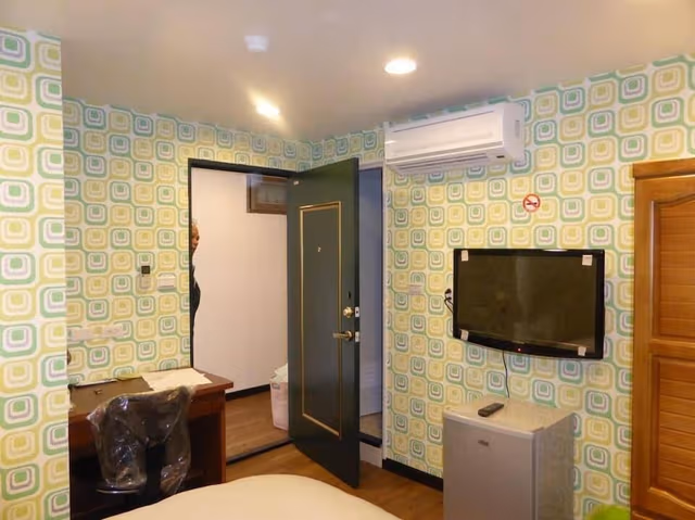 Standard Room (Window)