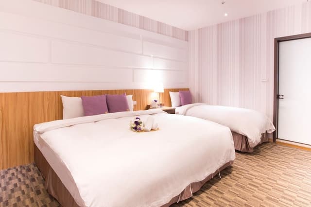 Superior Triple Room, Multiple Beds(No Windows-Limited service hour.No cleaning service-extend stay)