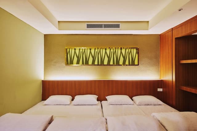 Signature Room, Multiple Beds