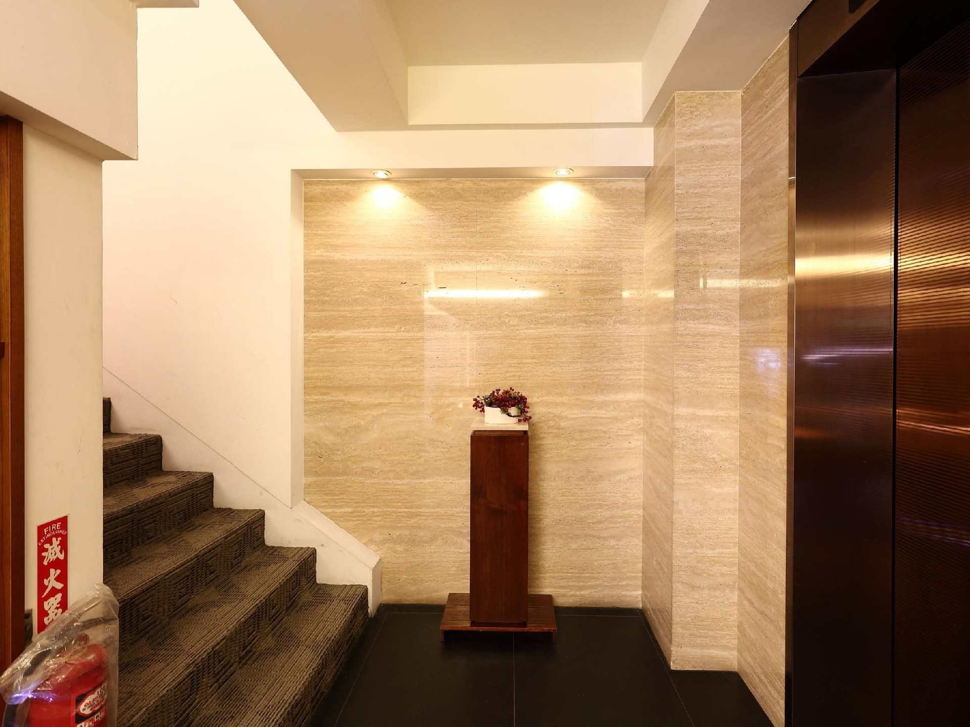 โรงแรมรอยัล การ์เดน (Royal Garden Hotel)3