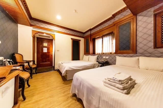 Standard Quadruple Room, 2 Double Beds, Non Smoking, Bathtub