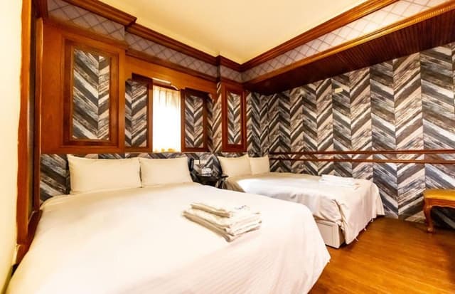 Standard Quadruple Room, 2 Double Beds, Non Smoking, Bathtub