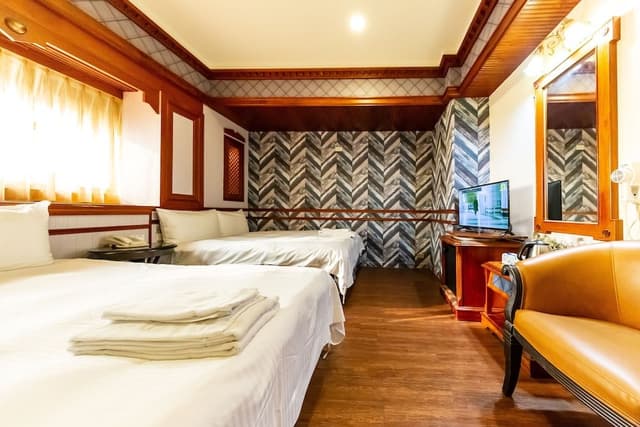 Standard Quadruple Room, 2 Double Beds, Non Smoking, Bathtub