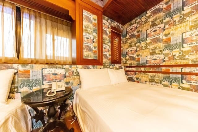 Standard Quadruple Room, 2 Double Beds, Non Smoking, Bathtub