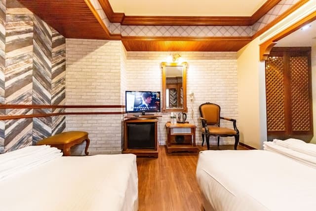 Standard Quadruple Room, 2 Double Beds, Non Smoking, Bathtub