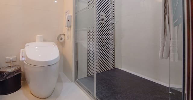 Standard Quadruple Room, Shower Only