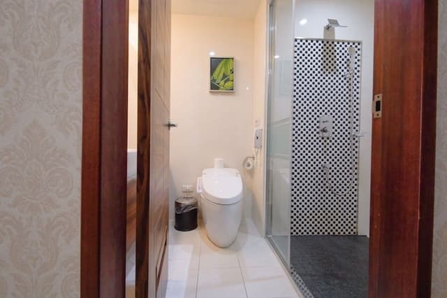 Standard Quadruple Room, Shower Only