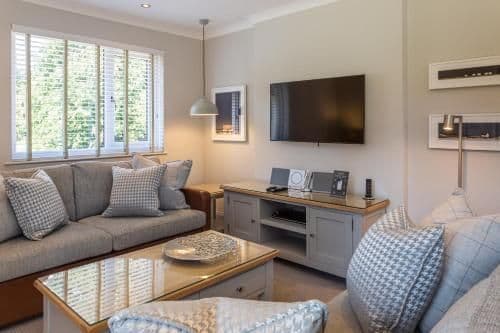 Deluxe 2-Bedroom Apartment
