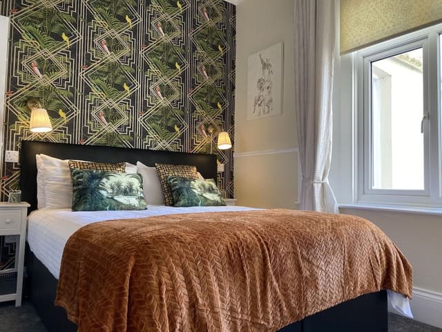 Double Room, Ensuite (Room 2)