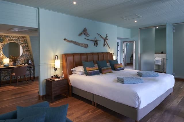 Signature Suite