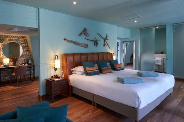 Signature Suite