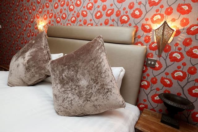Superior Double Room, Ensuite (Poppy)