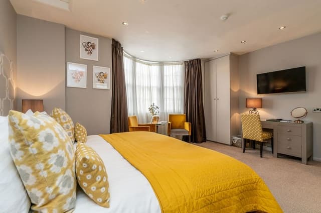 Double Room, Ensuite (Pommery)
