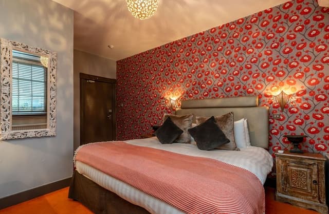 Superior Double Room, Ensuite (Poppy)
