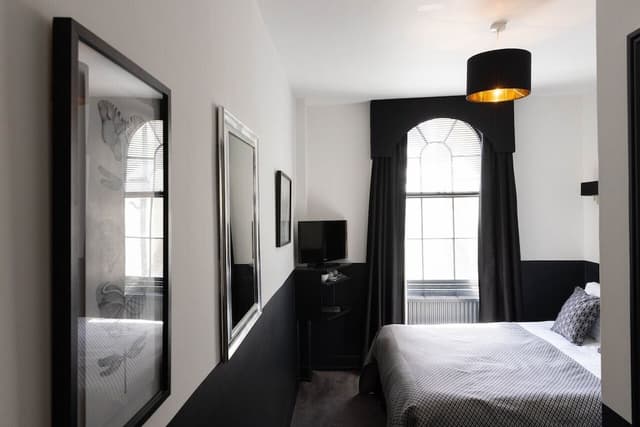 Double Room, Ensuite (Peonie - Cosy)
