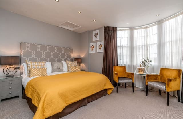 Double Room, Ensuite (Pommery)
