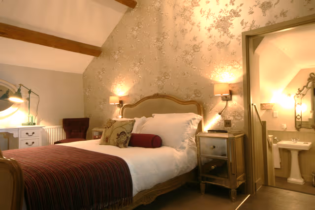 Double room-King-Ensuite with Shower-Courtyard view-1st Floor