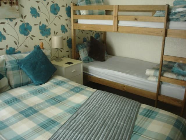 Family Room, Ensuite (Room 3)