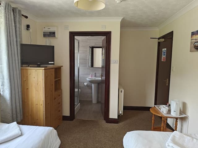 Standard Twin Room, 2 Twin Beds, Non Smoking, Ensuite